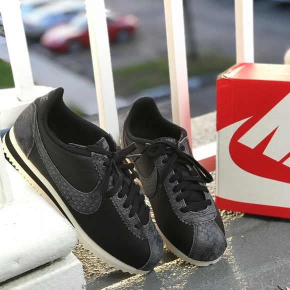 NWT Nike Classic Cortez Prem Black Sail WMNS - Picture 5 of 8